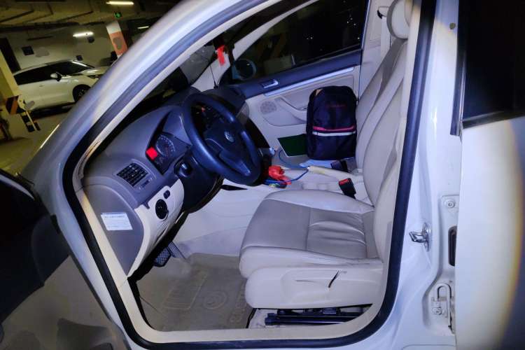 Used Volkswagen Sagitar 2009 1.6L Automatic Comfort Edition Left Front Seat