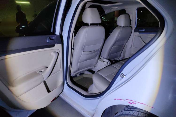 Used Volkswagen Sagitar 2009 1.6L Automatic Comfort Edition Left Rear Seat