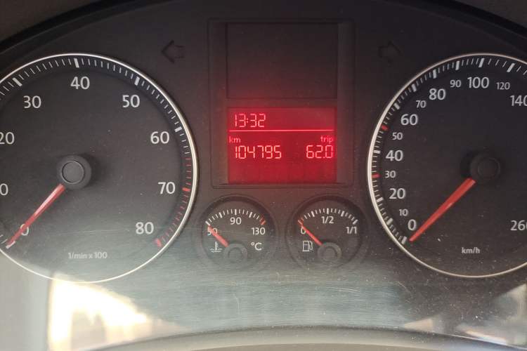 Used Volkswagen Sagitar 2009 1.6L Automatic Comfort Edition Odometer Close Up