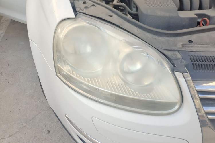 Used Volkswagen Sagitar 2009 1.6L Automatic Comfort Edition Right Front Headlight