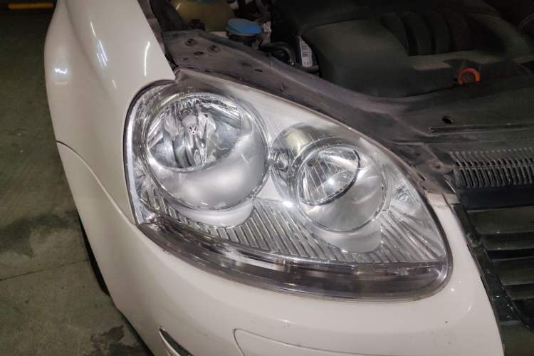 Used Volkswagen Sagitar 2009 1.6L Automatic Comfort Edition Right Front Headlight
