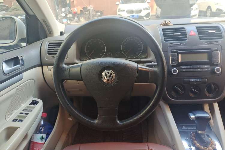 Used Volkswagen Sagitar 2009 1.6L Automatic Comfort Edition Steering Wheel