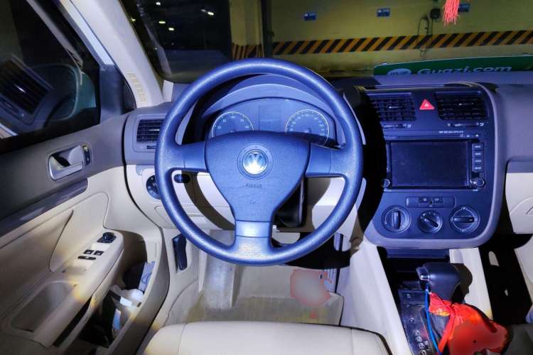 Used Volkswagen Sagitar 2009 1.6L Automatic Comfort Edition Steering Wheel