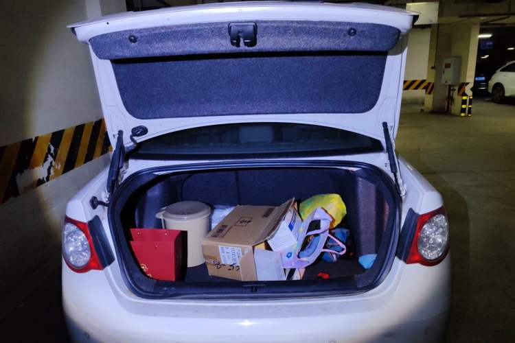 Used Volkswagen Sagitar 2009 1.6L Automatic Comfort Edition Trunk