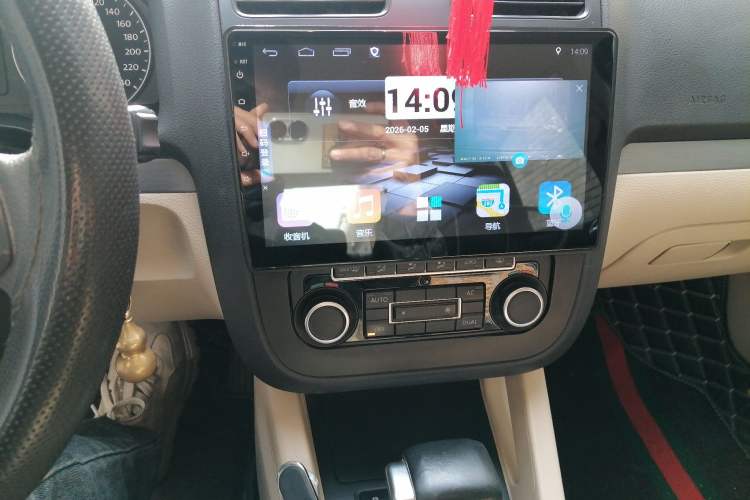 Used Volkswagen Sagitar 2010 1.4 TSI Automatic Luxury Model Audio And AC Panel
