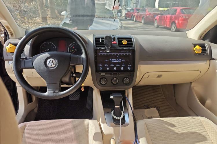 Used Volkswagen Sagitar 2010 1.4 TSI Automatic Tech Edition Center Console