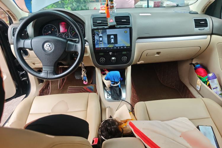 Used Volkswagen Sagitar 2010 1.4 TSI Automatic Tech Edition Center Console