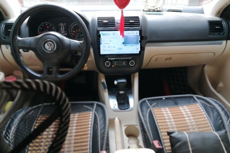 Used Volkswagen Sagitar 2010 1.4 TSI Automatic Luxury Model Center Console