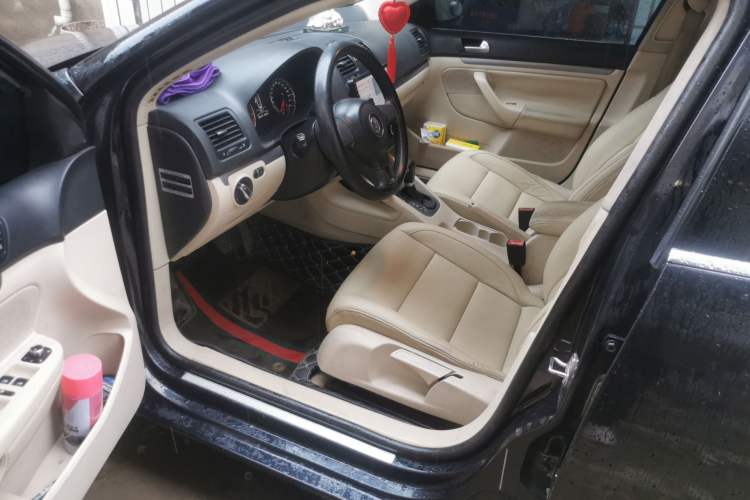Used Volkswagen Sagitar 2010 1.4 TSI Automatic Luxury Model Driver Seat