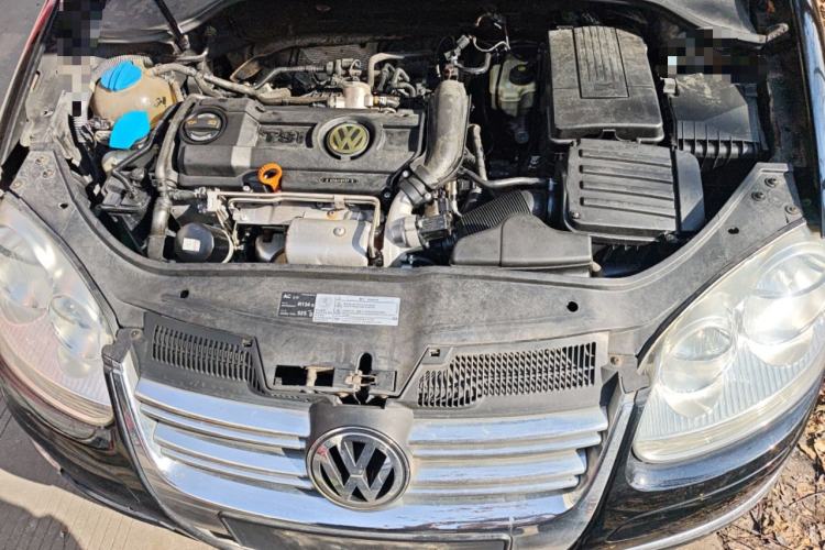 Used Volkswagen Sagitar 2010 1.4 TSI Automatic Tech Edition Engine Bay