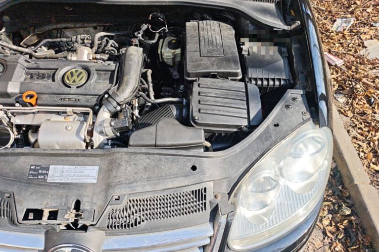 Used Volkswagen Sagitar 2010 1.4 TSI Automatic Tech Edition Engine Bay Left