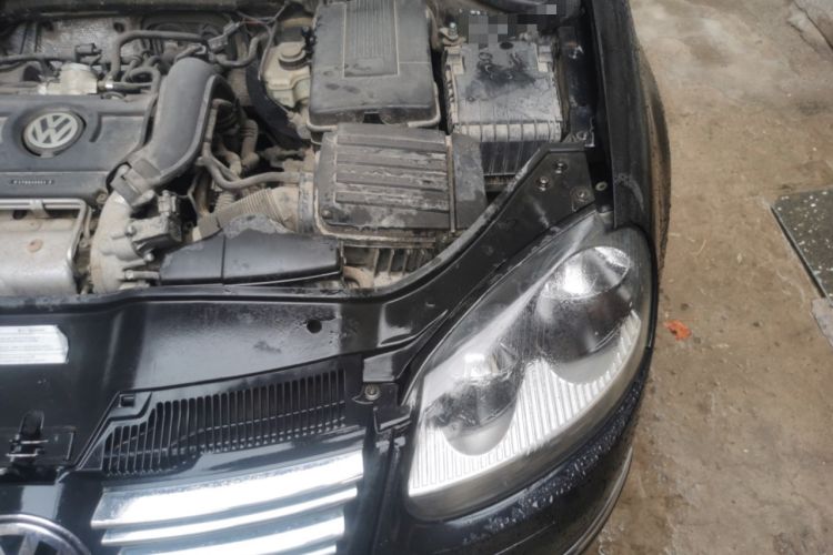 Used Volkswagen Sagitar 2010 1.4 TSI Automatic Luxury Model Engine Bay Left