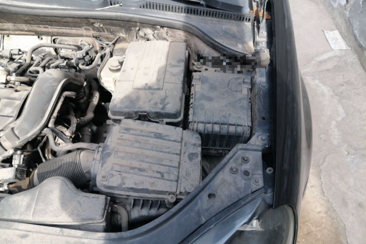 Used Volkswagen Sagitar 2010 1.4 TSI Automatic Luxury Model Engine Bay Left