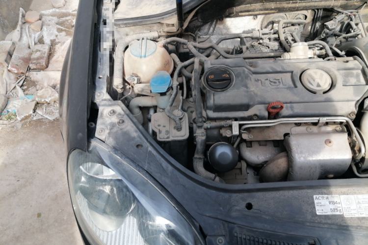 Used Volkswagen Sagitar 2010 1.4 TSI Automatic Luxury Model Engine Bay Right
