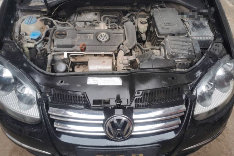 Used Volkswagen Sagitar 2010 1.4 TSI Automatic Luxury Model Engine Bay