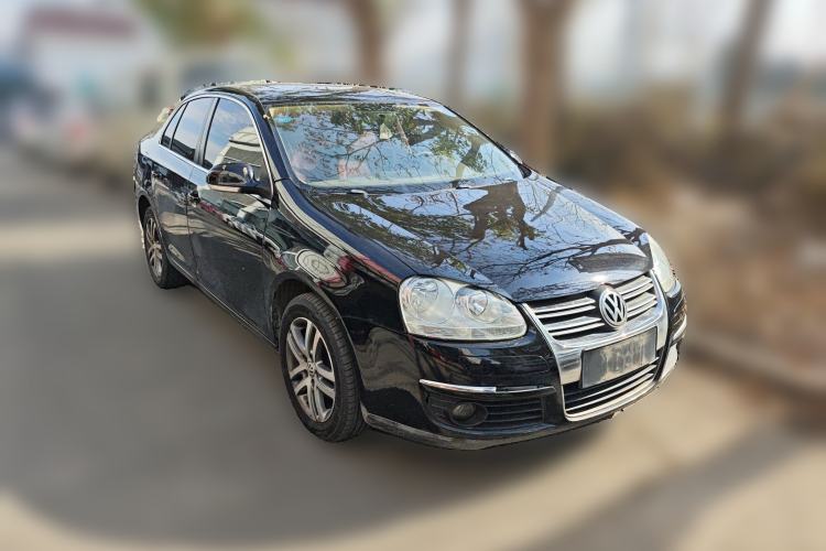 Used Volkswagen Sagitar 2010 1.4 TSI Automatic Tech Edition Front Right 45 Deg