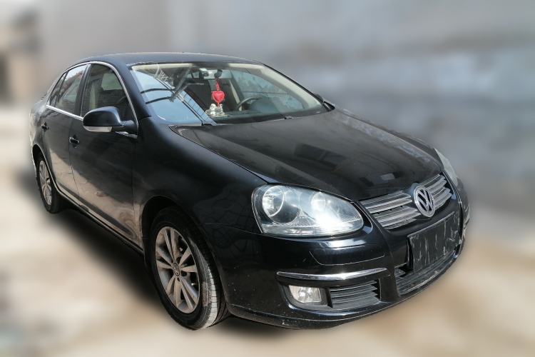 Used Volkswagen Sagitar 2010 1.4 TSI Automatic Luxury Model Front Right 45 Deg