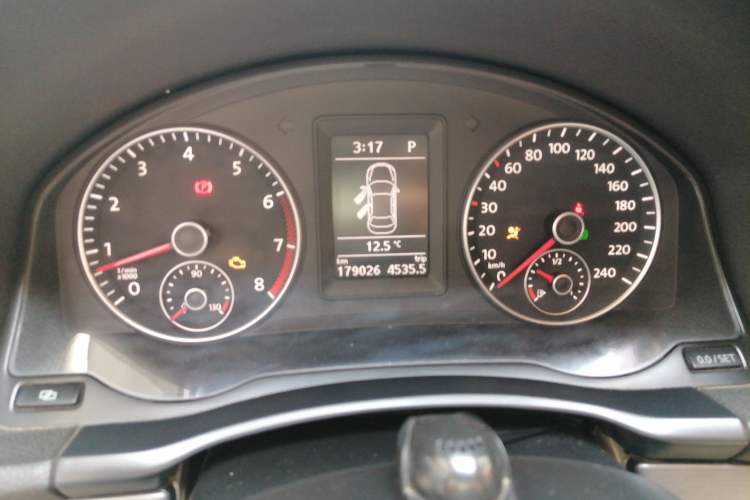 Used Volkswagen Sagitar 2010 1.4 TSI Automatic Luxury Model Instrument Cluster