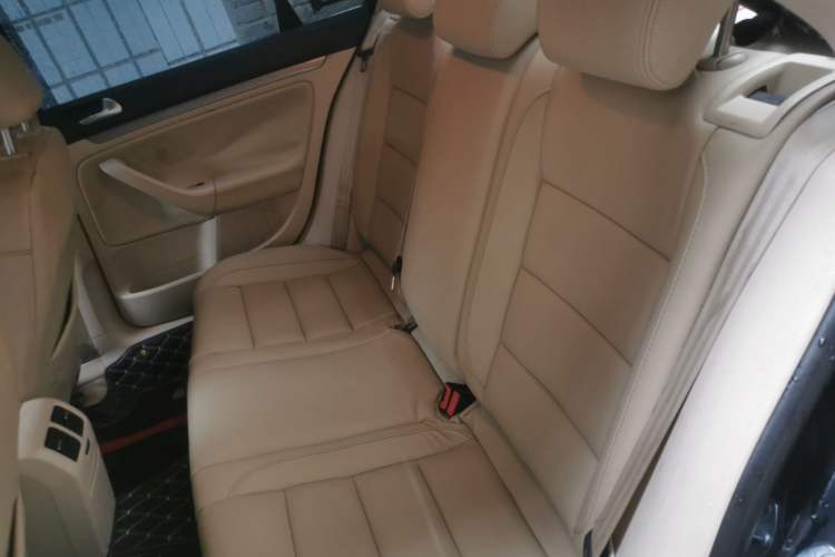Used Volkswagen Sagitar 2010 1.4 TSI Automatic Luxury Model Left Rear Seat