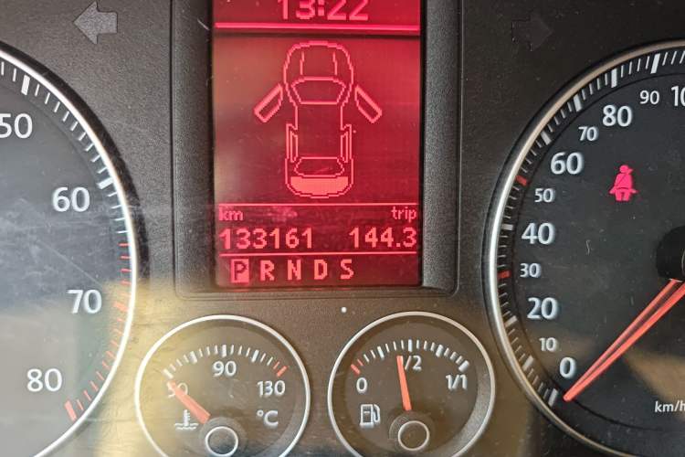 Used Volkswagen Sagitar 2010 1.4 TSI Automatic Tech Edition Odometer Close Up