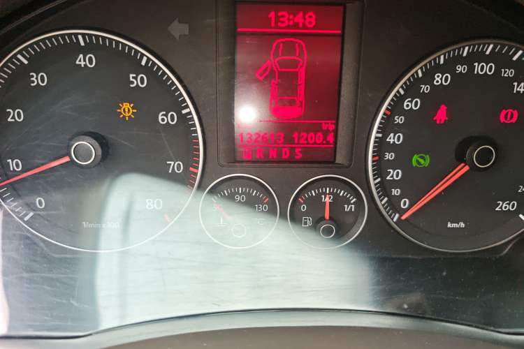 Used Volkswagen Sagitar 2010 1.4 TSI Automatic Tech Edition Odometer Close Up