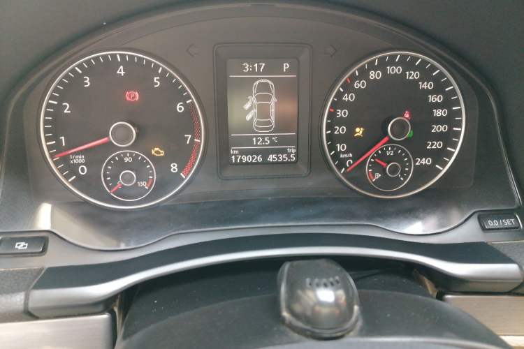 Used Volkswagen Sagitar 2010 1.4 TSI Automatic Luxury Model Odometer Close Up