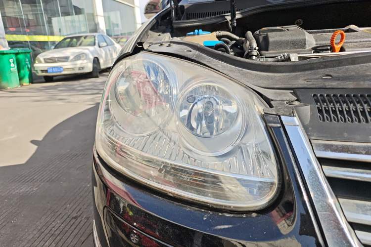 Used Volkswagen Sagitar 2010 1.4 TSI Automatic Tech Edition Right Front Headlight