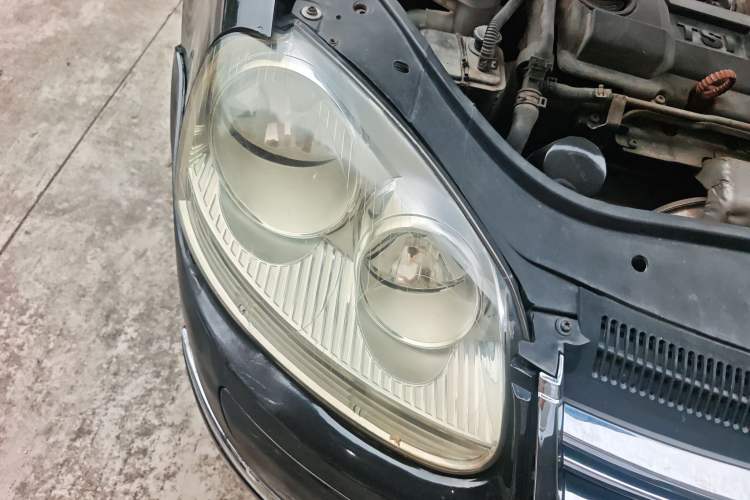 Used Volkswagen Sagitar 2010 1.4 TSI Automatic Tech Edition Right Front Headlight