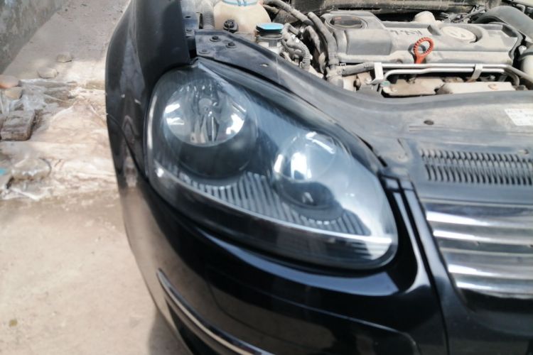 Used Volkswagen Sagitar 2010 1.4 TSI Automatic Luxury Model Right Front Headlight