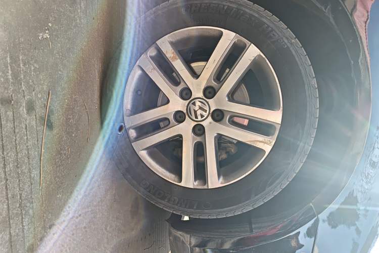 Used Volkswagen Sagitar 2010 1.4 TSI Automatic Tech Edition Right Front Wheel Hub