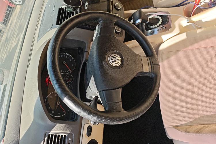 Used Volkswagen Sagitar 2010 1.4 TSI Automatic Tech Edition Steering Wheel