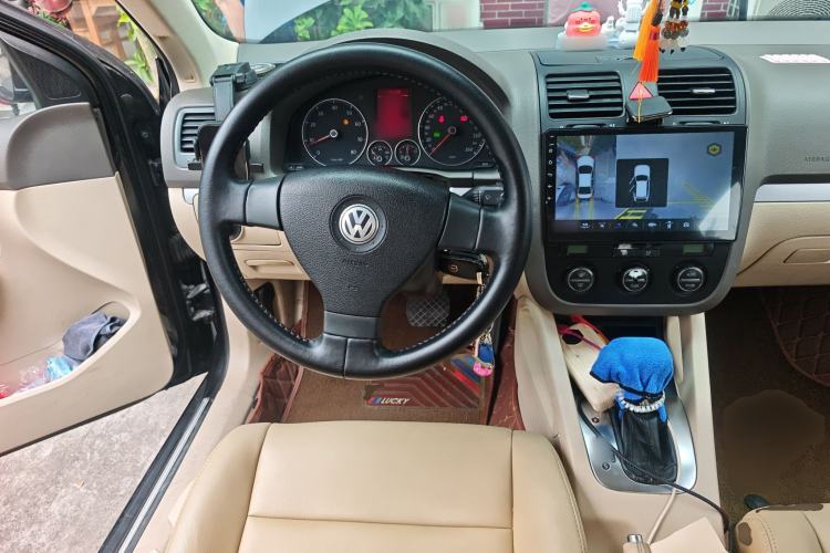 Used Volkswagen Sagitar 2010 1.4 TSI Automatic Tech Edition Steering Wheel