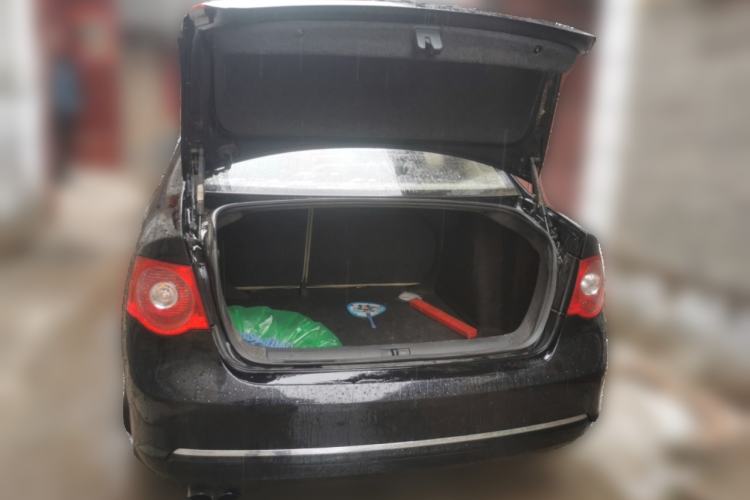 Used Volkswagen Sagitar 2010 1.4 TSI Automatic Luxury Model Trunk