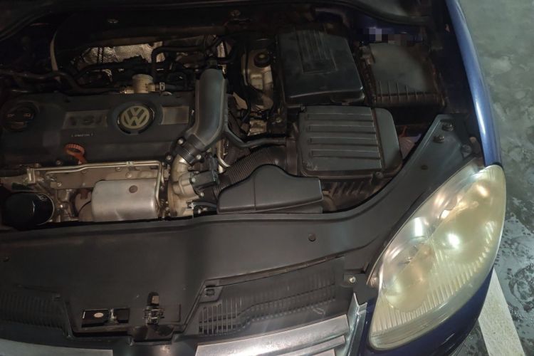 Used Volkswagen Sagitar 2010 1.4 TSI Automatic Luxury Model Engine Bay Left