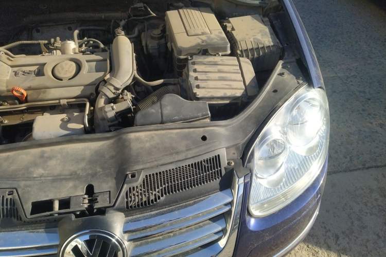 Used Volkswagen Sagitar 2010 1.4 TSI Automatic Tech Edition Engine Bay Left