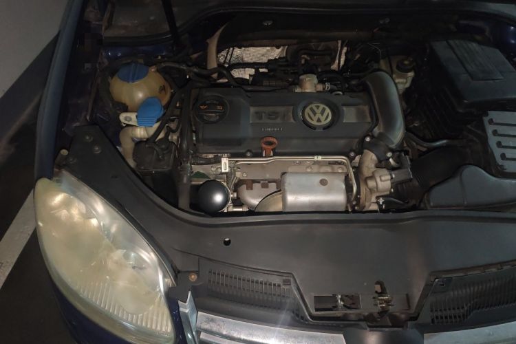 Used Volkswagen Sagitar 2010 1.4 TSI Automatic Luxury Model Engine Bay Right