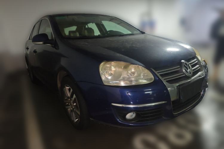 Used Volkswagen Sagitar 2010 1.4 TSI Automatic Luxury Model Front Right 45 Deg