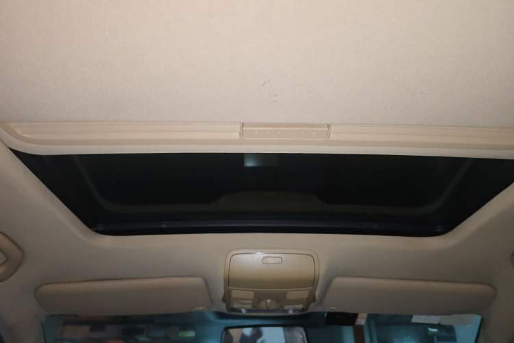 Used Volkswagen Sagitar 2010 1.4 TSI Automatic Luxury Model Headliner