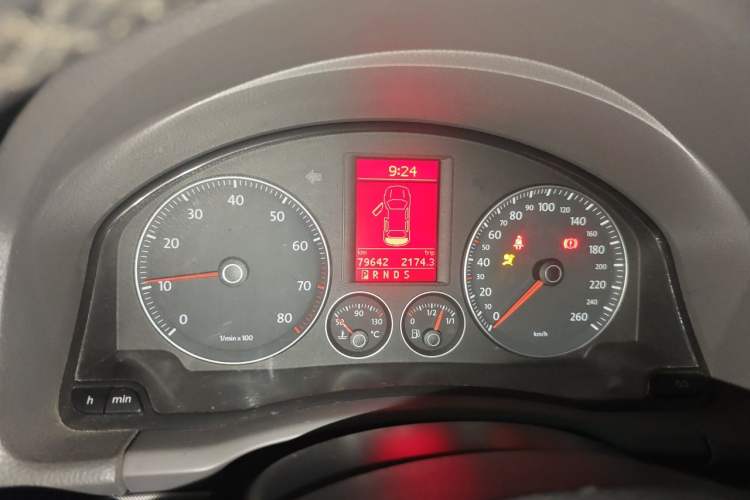 Used Volkswagen Sagitar 2010 1.4 TSI Automatic Luxury Model Instrument Cluster