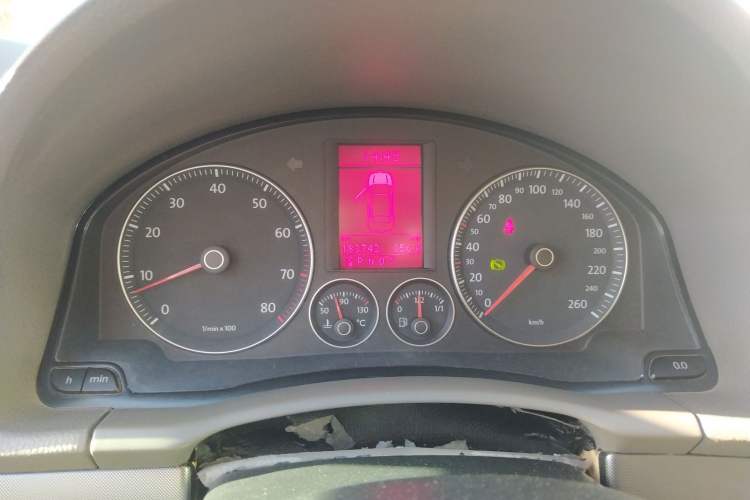 Used Volkswagen Sagitar 2010 1.4 TSI Automatic Tech Edition Instrument Cluster