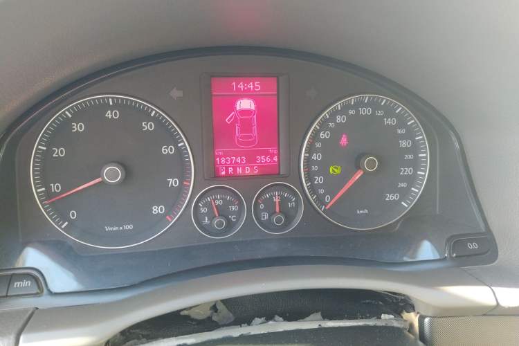 Used Volkswagen Sagitar 2010 1.4 TSI Automatic Tech Edition Odometer Close Up