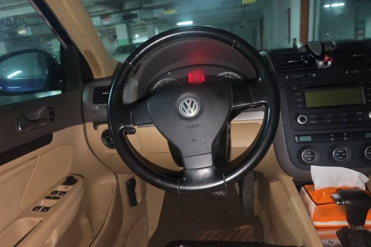 Used Volkswagen Sagitar 2010 1.4 TSI Automatic Luxury Model Steering Wheel