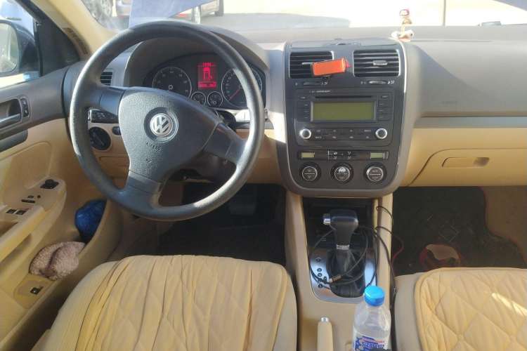 Used Volkswagen Sagitar 2010 1.4 TSI Automatic Tech Edition Steering Wheel