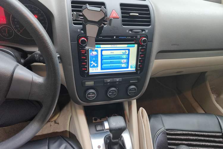 Used Volkswagen Sagitar 2010 1.4 TSI Automatic Tech Edition Audio And AC Panel