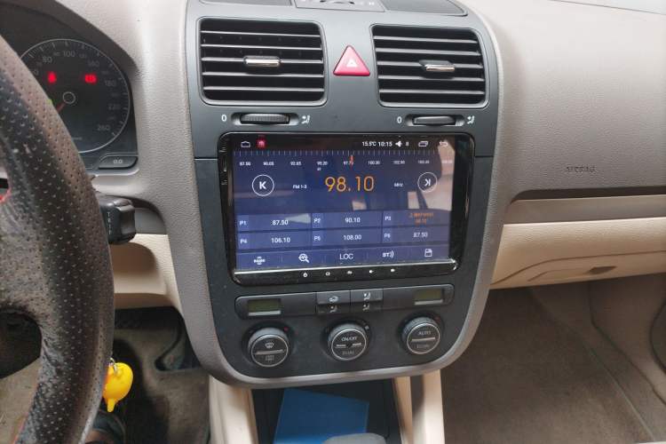 Used Volkswagen Sagitar 2010 1.4 TSI Automatic Tech Edition Audio And AC Panel