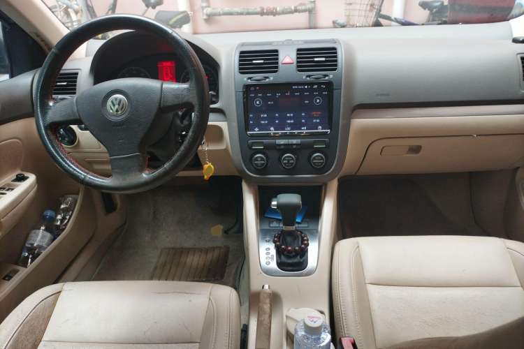 Used Volkswagen Sagitar 2010 1.4 TSI Automatic Tech Edition Center Console
