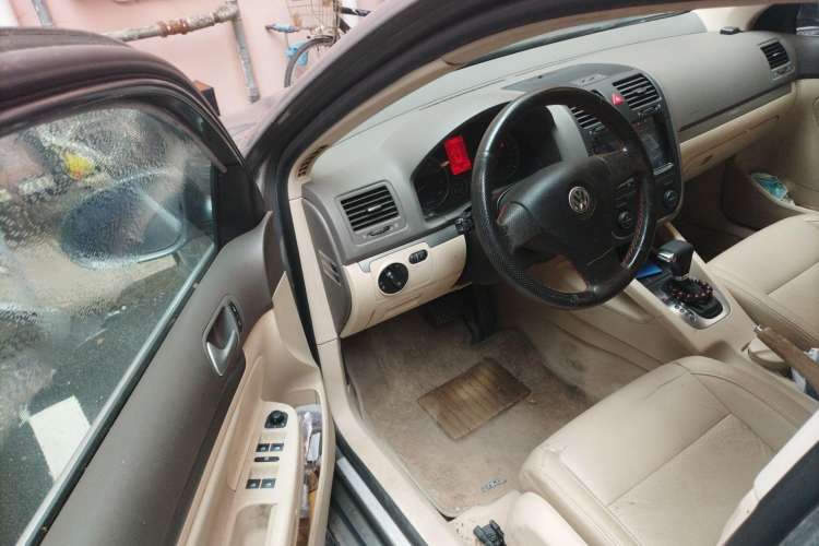 Used Volkswagen Sagitar 2010 1.4 TSI Automatic Tech Edition Driver Seat