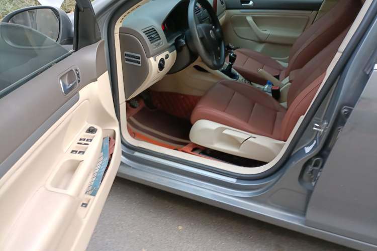 Used Volkswagen Sagitar 2010 1.4 TSI Manual Tech Model Driver Seat