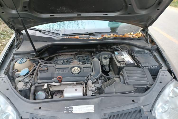 Used Volkswagen Sagitar 2010 1.4 TSI Manual Tech Model Engine Bay