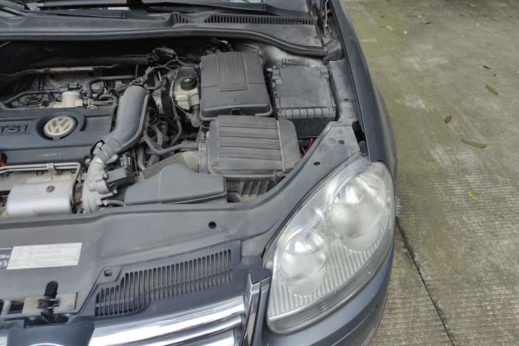 Used Volkswagen Sagitar 2010 1.4 TSI Automatic Tech Edition Engine Bay Left